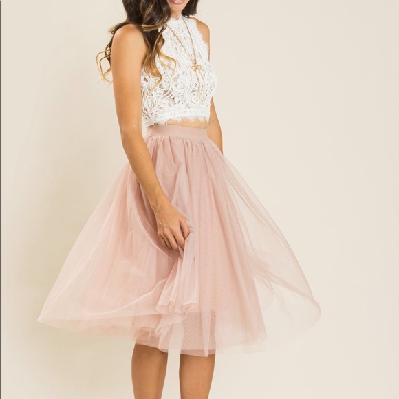 Esley Tulle Midi Skirt! 💕 - Picture 2 of 8